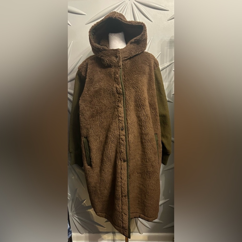 NWOT American Eagle SZ L brown/green faux fur coat w/fabric sleeves/bust 54” - Picture 14 of 15